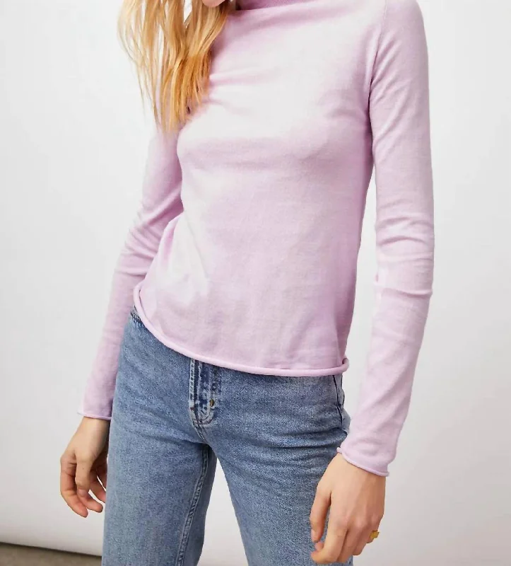 Classic Comfort Womens Iris Sweater In Lilac