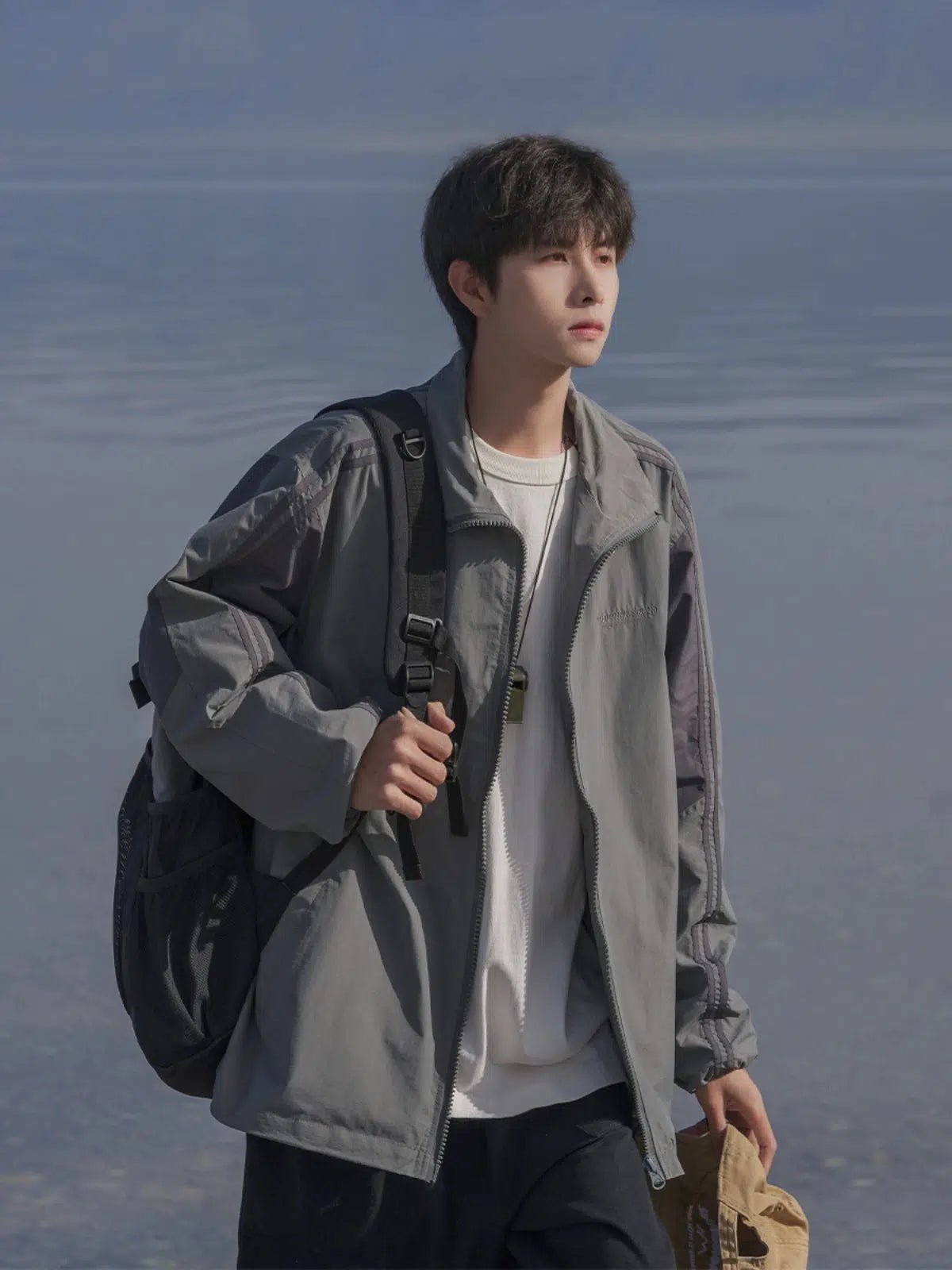 Comfortable Design Zip Closure Lightweight Jacket