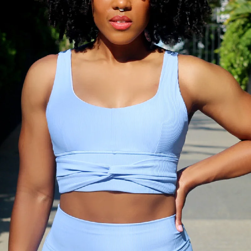 Design Must-have Forget Me Not Twist Front Sports Bra