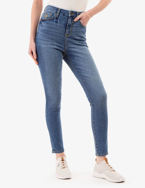 Comfortable Chic ULTRA HIGH RISE CURVY JEANS