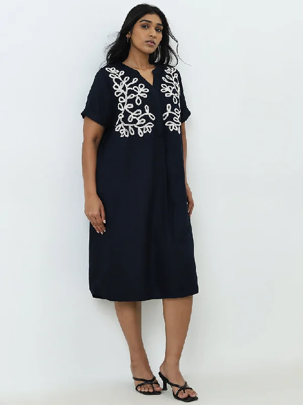 Warm Atmosphere Gia Navy Leaf Embroidered Straight Dress
