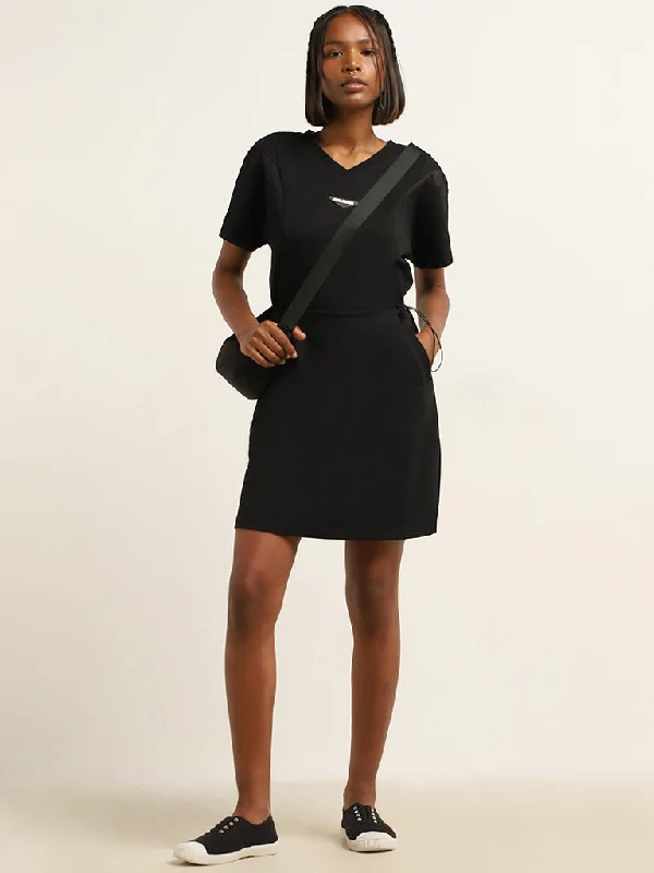 Relaxed Fashion Studiofit Black Straight Dress