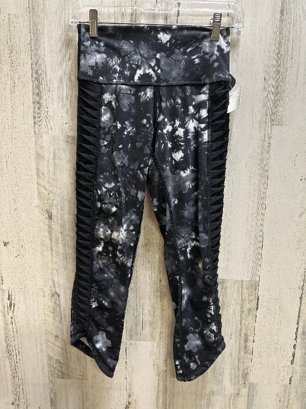 Tropical Style Black Athletic Leggings Capris Lululemon, Size 4