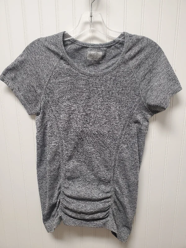 Simple Chic Athletic Top Short Sleeve By Athleta In Grey, Size: M