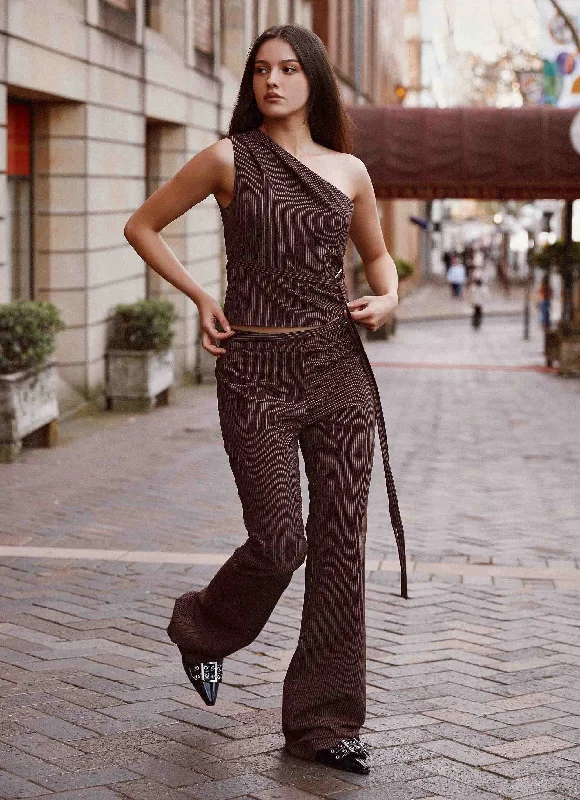 Sporty Elegance Orla Fitted Flare Pants - Chocolate