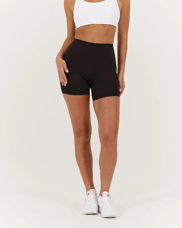 Effortless Dressing MOTION SHORTS 6" - BLACK